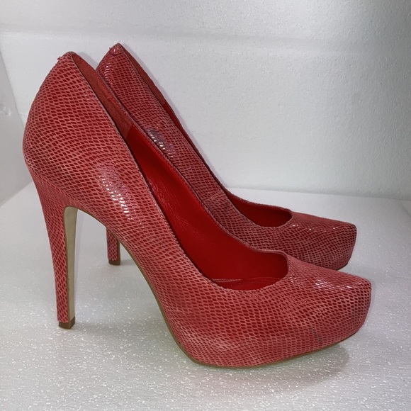 BCBG Eneretion Red leather heels size 8 - Picture 2 of 8